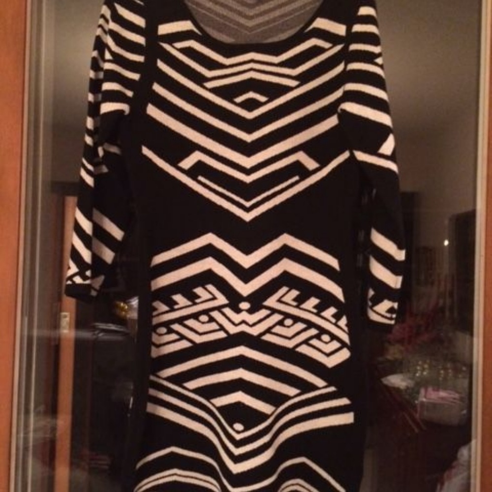 MAKE OFFER! Material Dress Black and White, size M Juniors